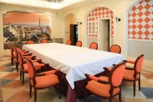 China Wholesale Hotel Restaurant Dining Room Solid Oak Chair