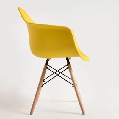 Dining Chair Modern PP Chair Wooden Legs Wholesale Dining Plastic Chair